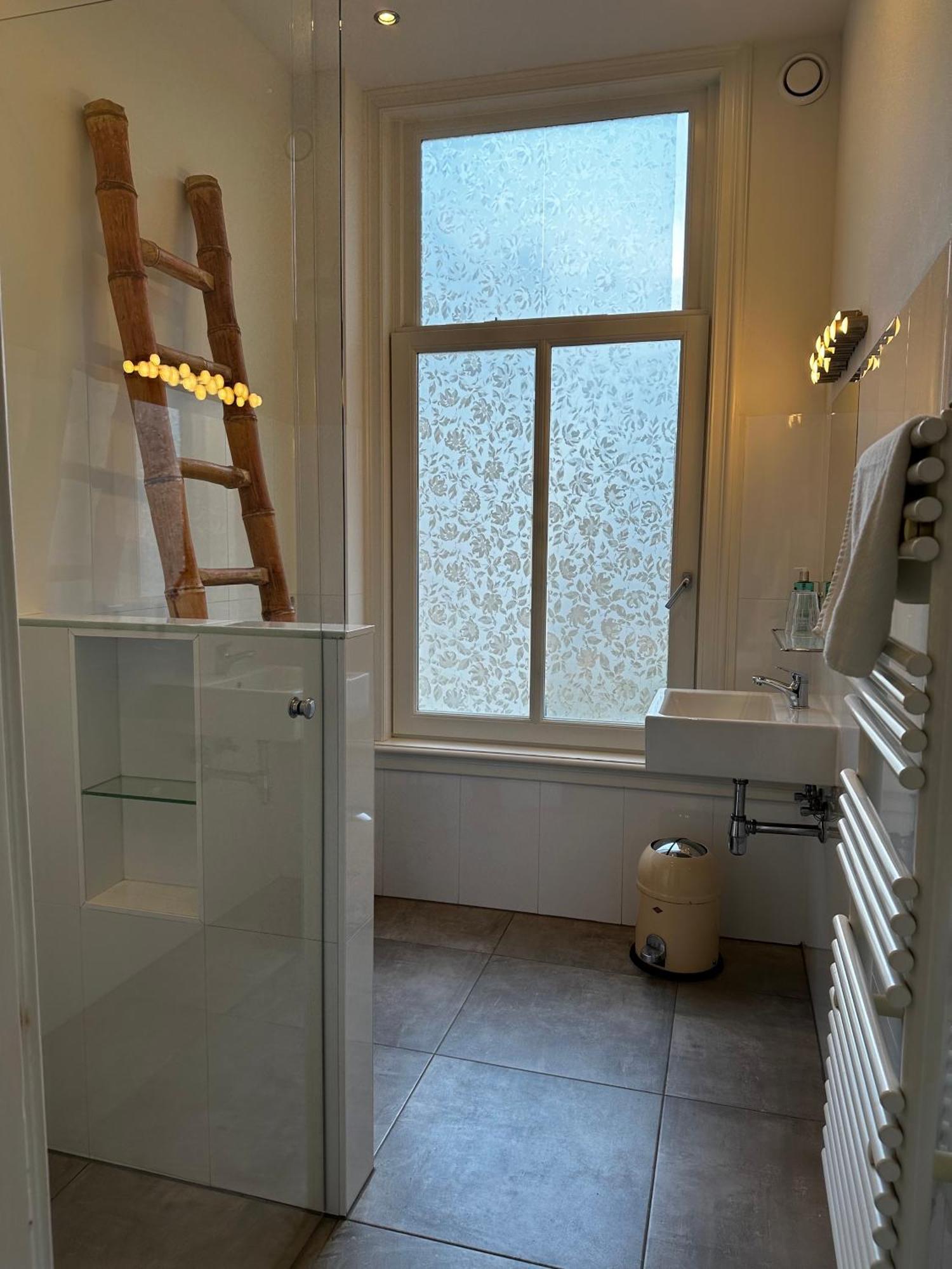 Nine-T-Teen Bed And Boutique Amsterdam Eksteriør bilde