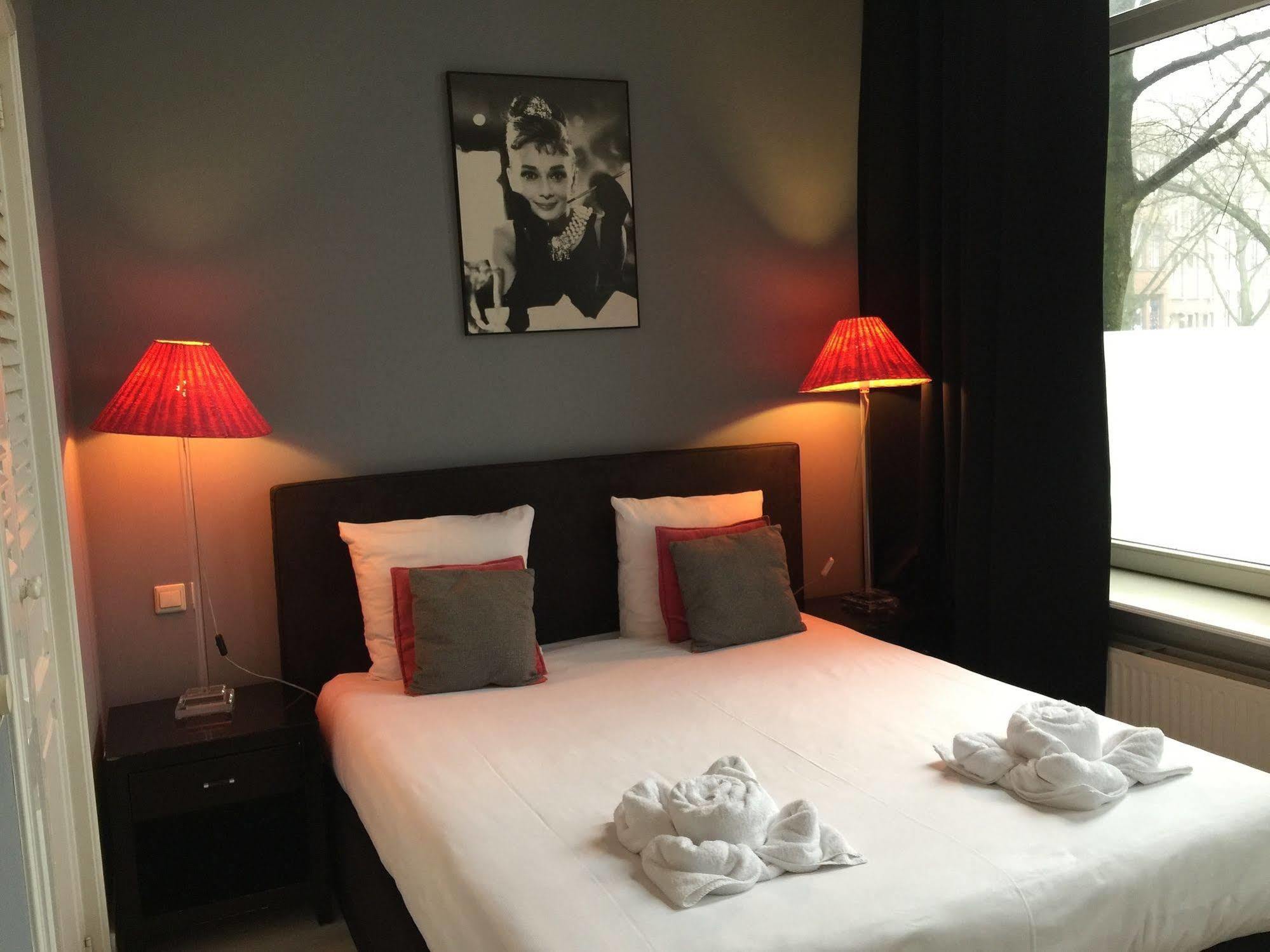 Nine-T-Teen Bed And Boutique Amsterdam Eksteriør bilde
