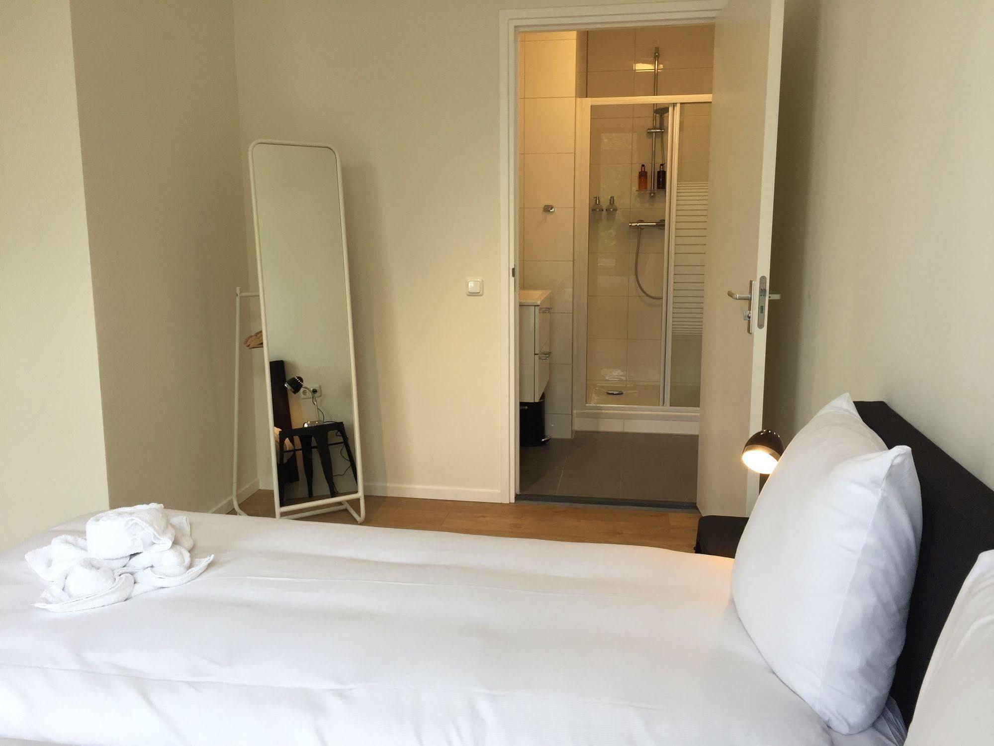 Nine-T-Teen Bed And Boutique Amsterdam Eksteriør bilde