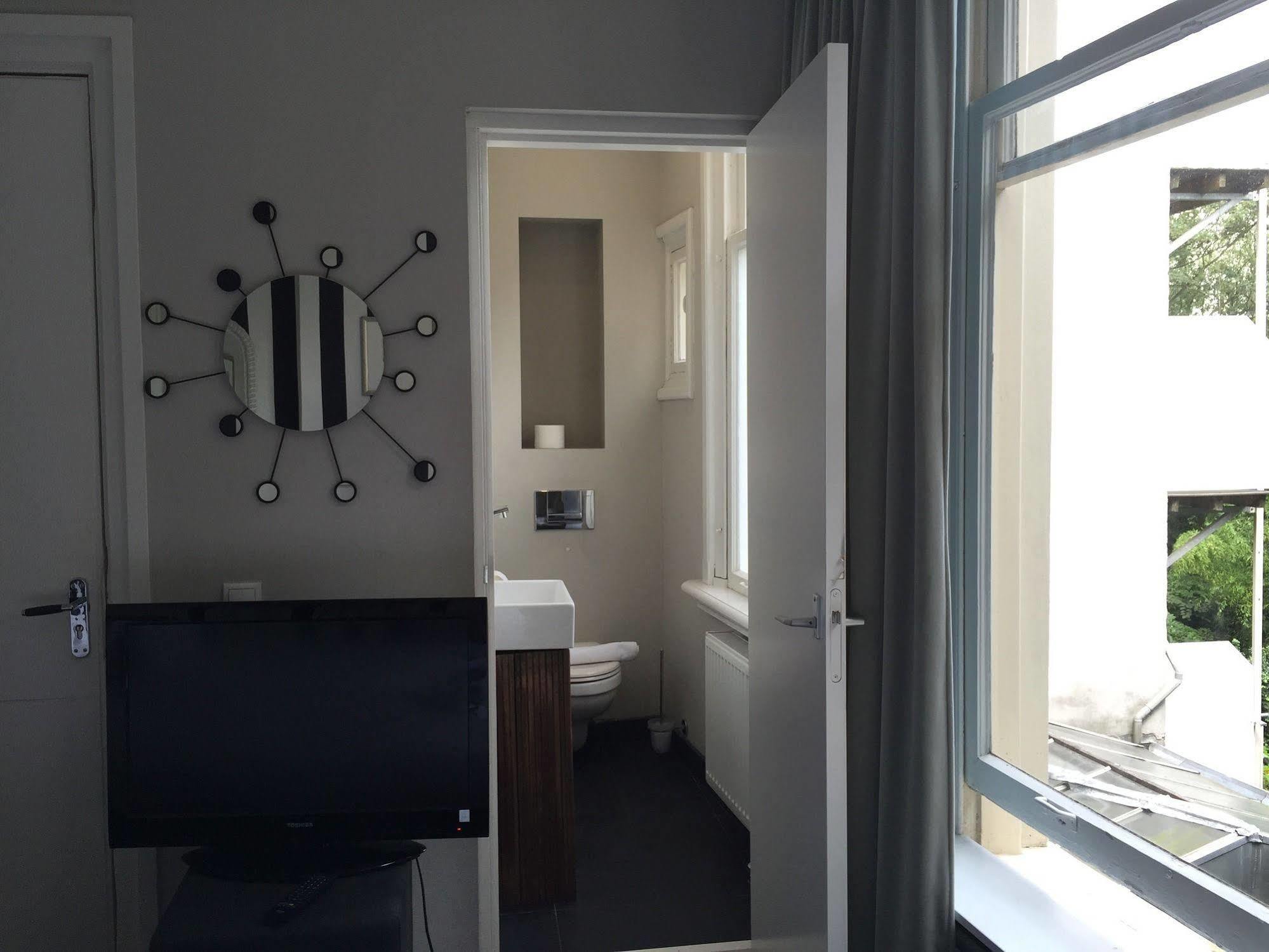 Nine-T-Teen Bed And Boutique Amsterdam Eksteriør bilde