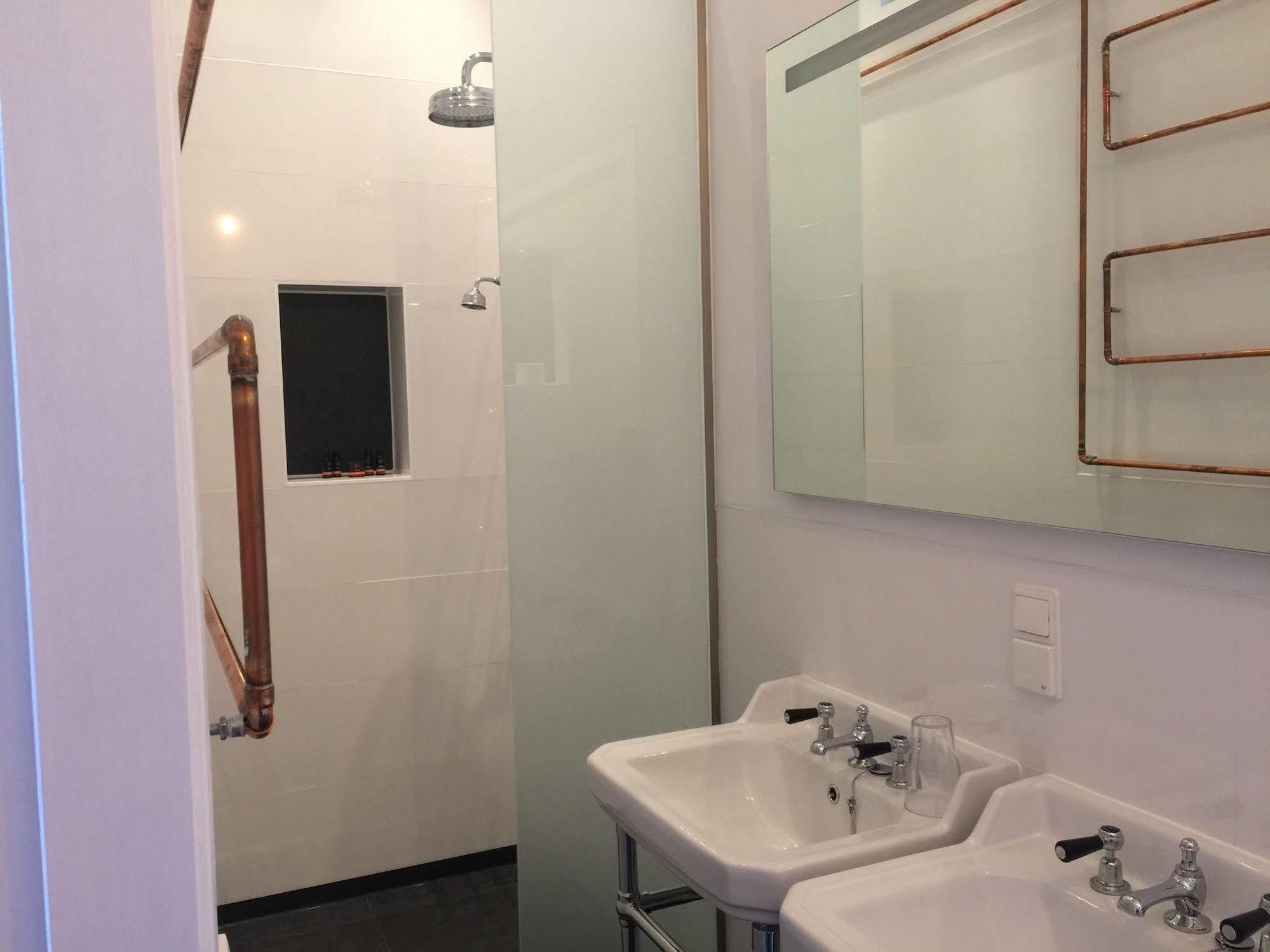Nine-T-Teen Bed And Boutique Amsterdam Eksteriør bilde