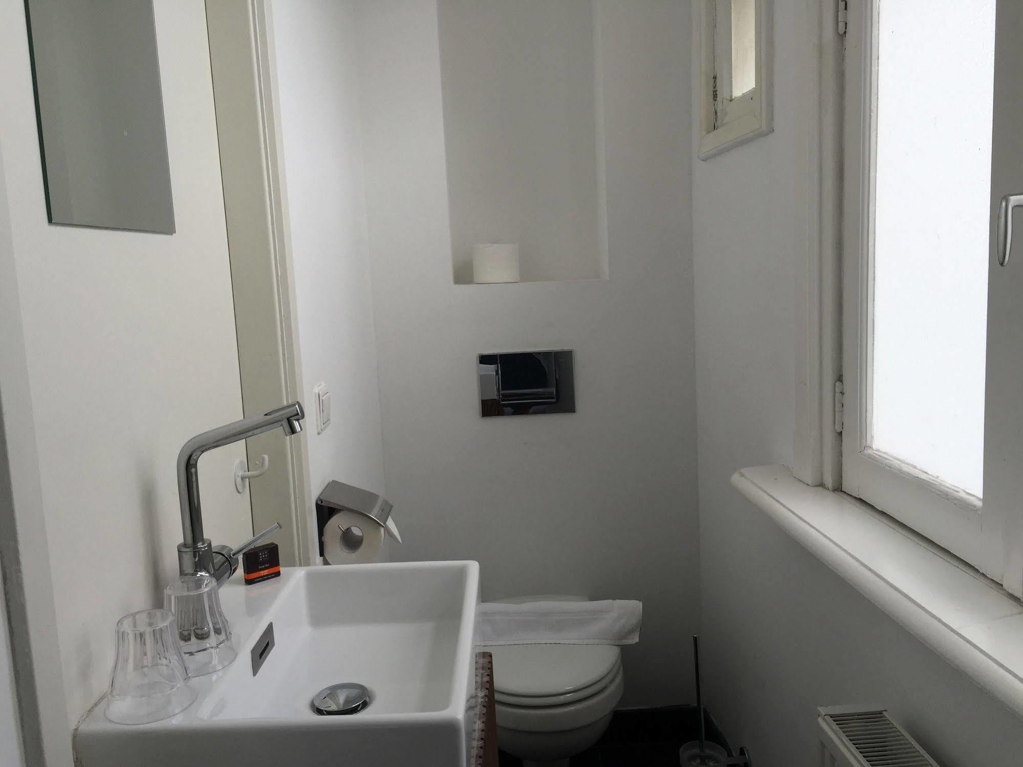 Nine-T-Teen Bed And Boutique Amsterdam Eksteriør bilde